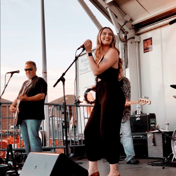 Meet your posher! - Picture 3 of 13